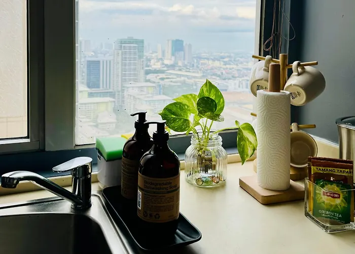 Cozy And Spacious 2Br At The Infinity Condominium Bgc Near Sm Aura And Bonifacio High Street *