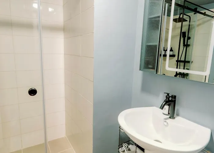 Cozy And Spacious 2Br At The Infinity Condominium Bgc Near Sm Aura And Bonifacio High Street Apartment